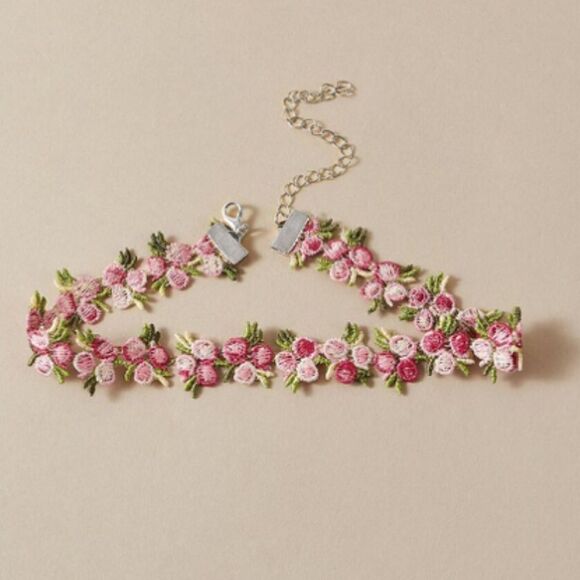 Flower Lace Chocker  - Picture 3 of 5